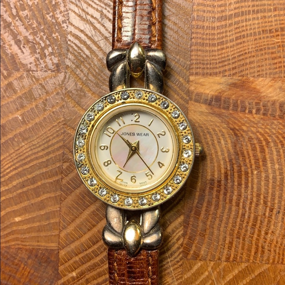 Jones Wear mother of pearl/crystals Watch classic!